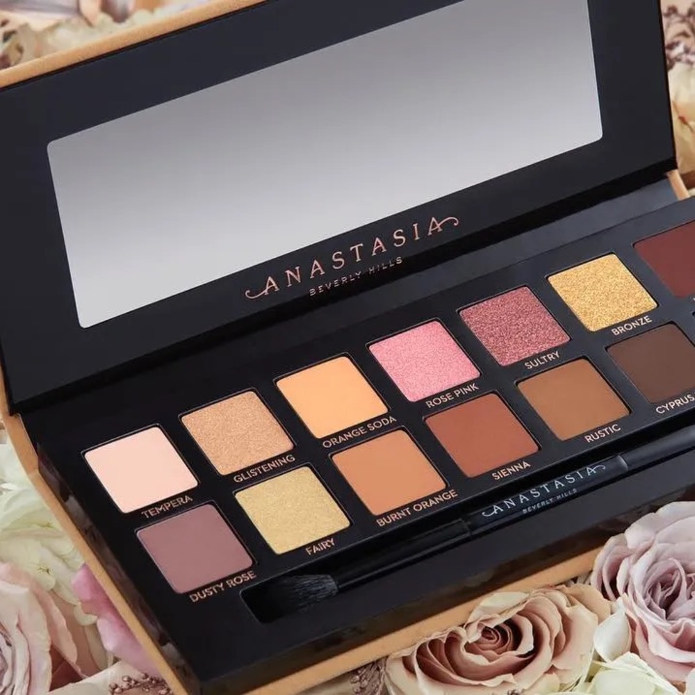 Anastasia Beverly Hills Soft Glam Palette - Used